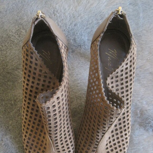 MARC FISHER PEDDLE PEEP TOE LASER CUT TAUPE BOOTIE 9.5 - Picture 2 of 6